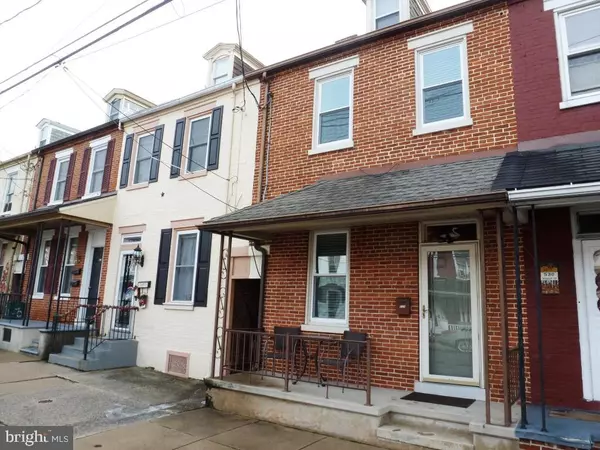 532 WALNUT ST, Columbia, PA 17512