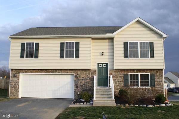 8 JENNY LN, Elizabethtown, PA 17022