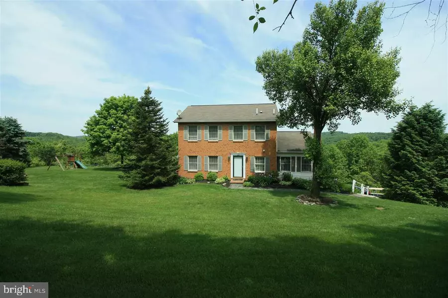 8967 CENTURY FARMS RD, Felton, PA 17322