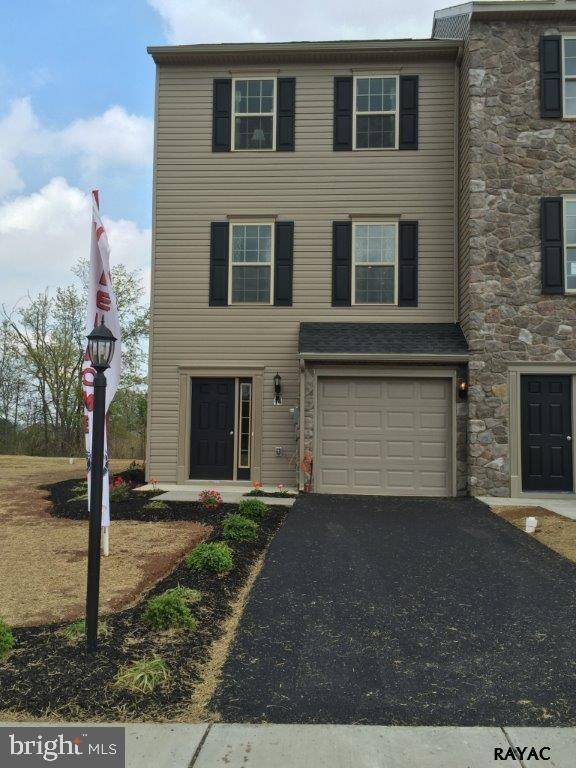 18 KATELYN DR #3, New Oxford, PA 17350