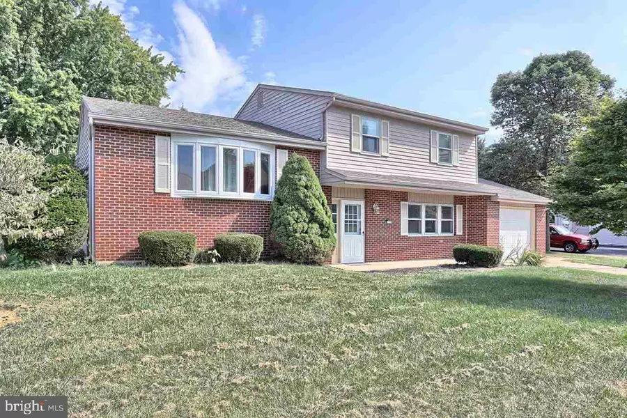 1102 GRANADA LN, Mechanicsburg, PA 17055