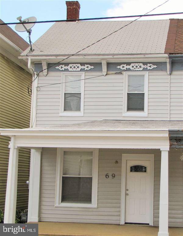 69 W MAIN ST, Dallastown, PA 17313