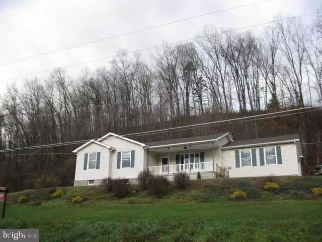 687 W HOLLOW RD, Middleburg, PA 17842