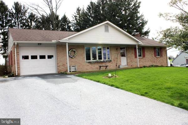 825 NEWPORT RD, Manheim, PA 17545