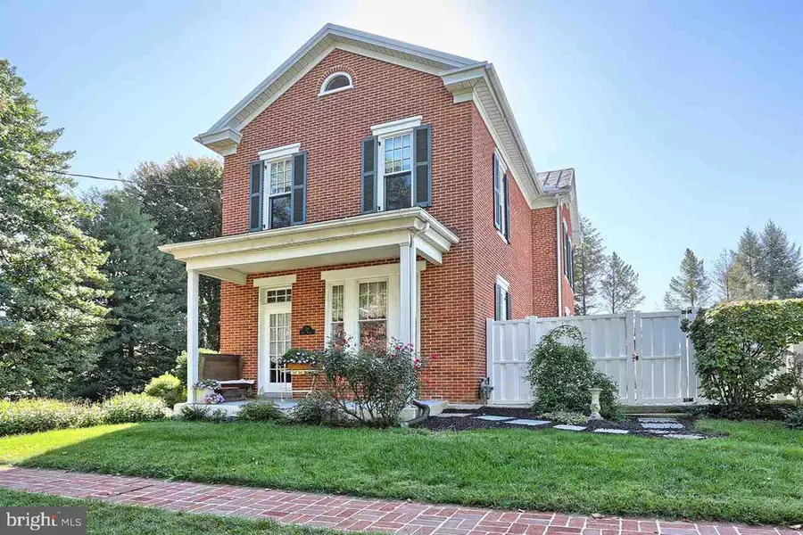 29 W MARBLE ST, Mechanicsburg, PA 17055