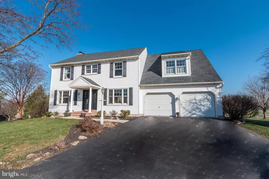 32 CRESTMONT CT, Lititz, PA 17543