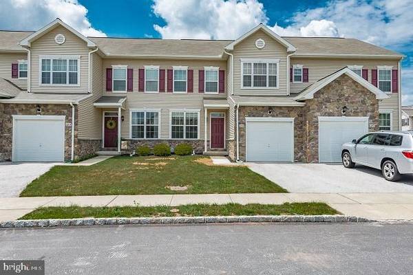 2202 LIVE OAK LN, York, PA 17406