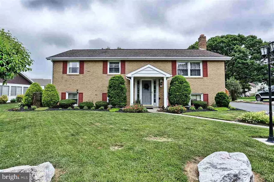 54 EVERGREEN DR, Hanover, PA 17331