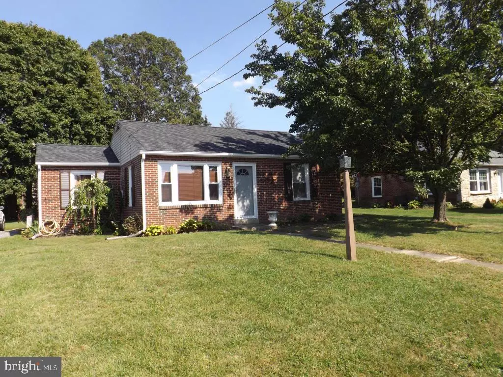 Lancaster, PA 17602,303 DAHLIA RD