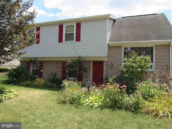 944 NORTHBRIAR DR, York, PA 17404