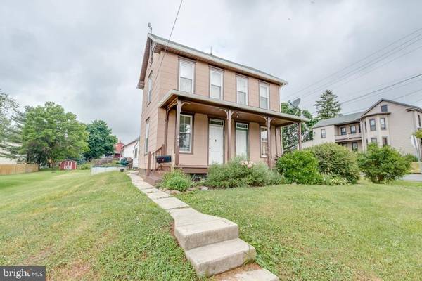 242 N MARKET AVE, Mount Joy, PA 17552