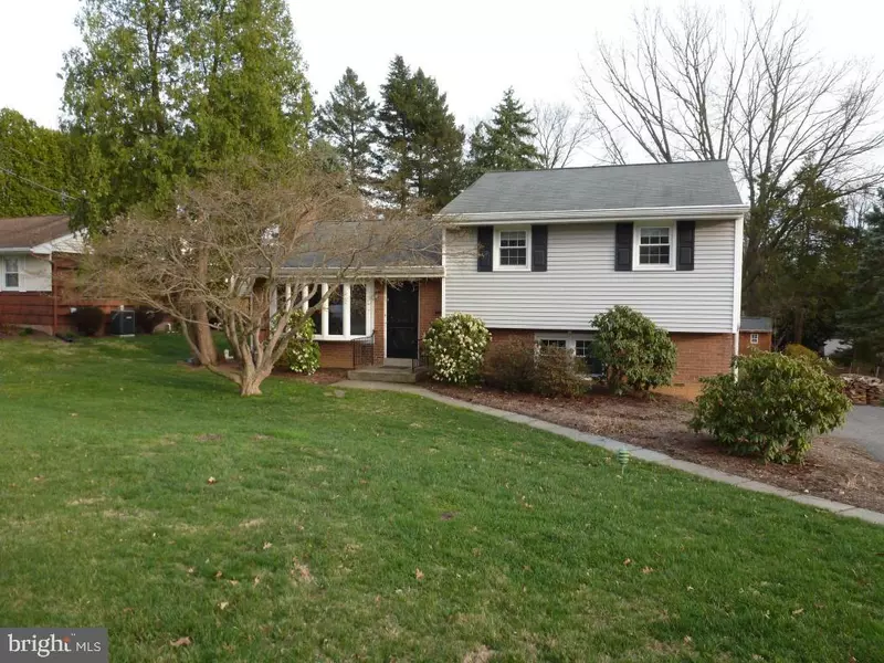 1524 ZARKER RD, Lancaster, PA 17601