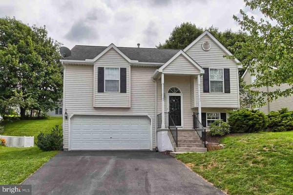 704 BLOSSOM HILL LN, Dallastown, PA 17313