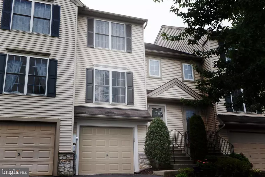 306 BANYAN CIRCLE DR, Lancaster, PA 17603