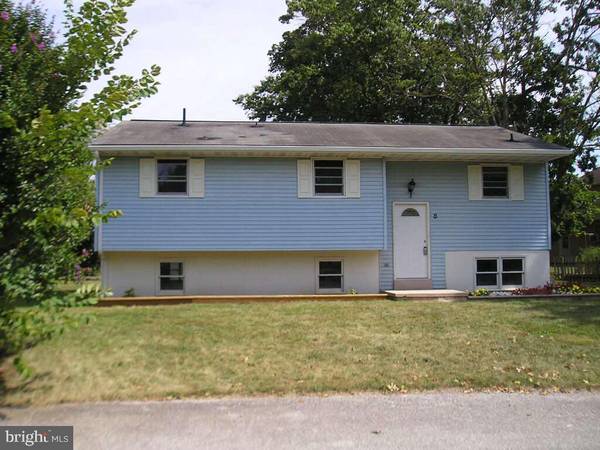 8 CIRCLE DR, Gettysburg, PA 17325