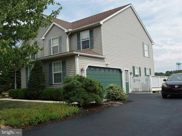 752 BLOSSOM HILL LN, Dallastown, PA 17313