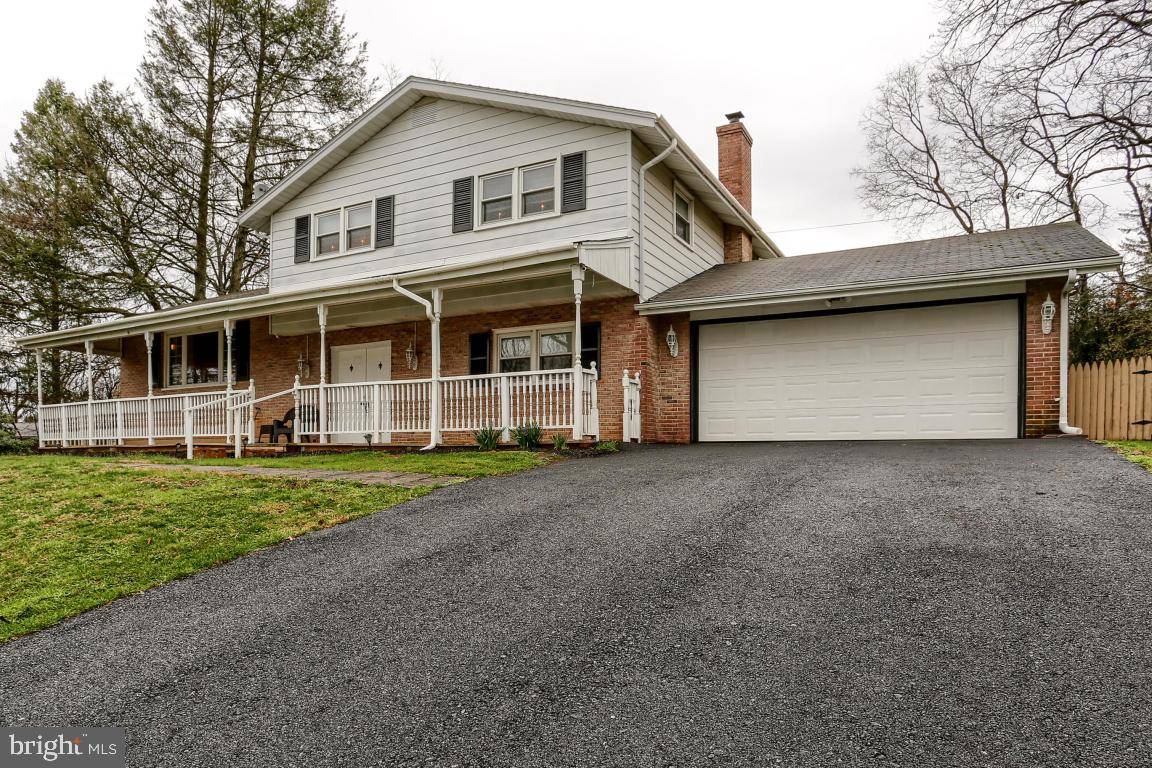3087 LYNDANA DR, Lancaster, PA 17601