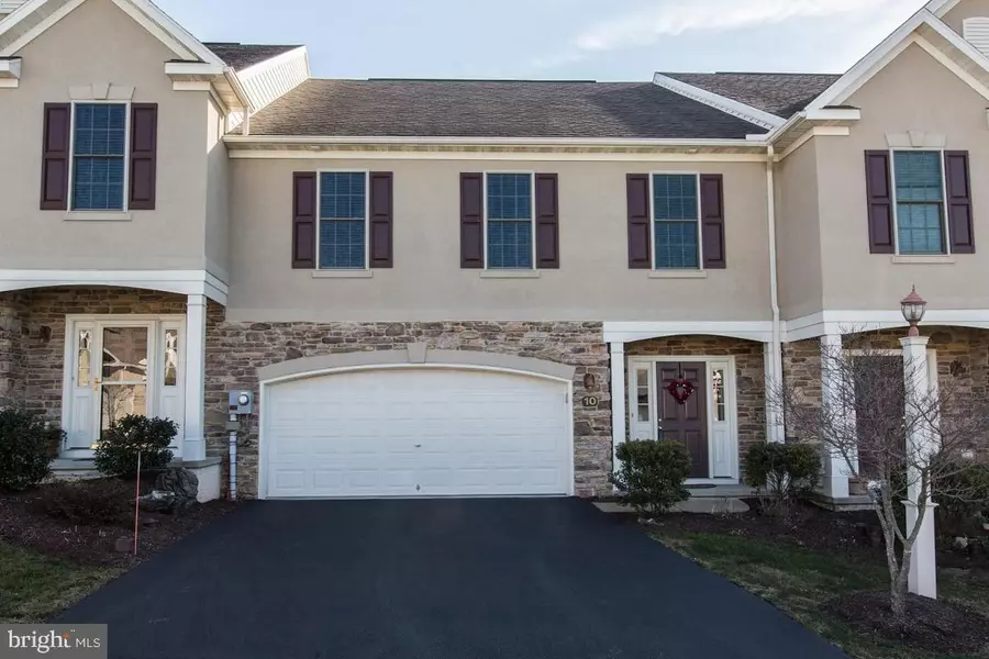 10 HARDY CT, Lancaster, PA 17602