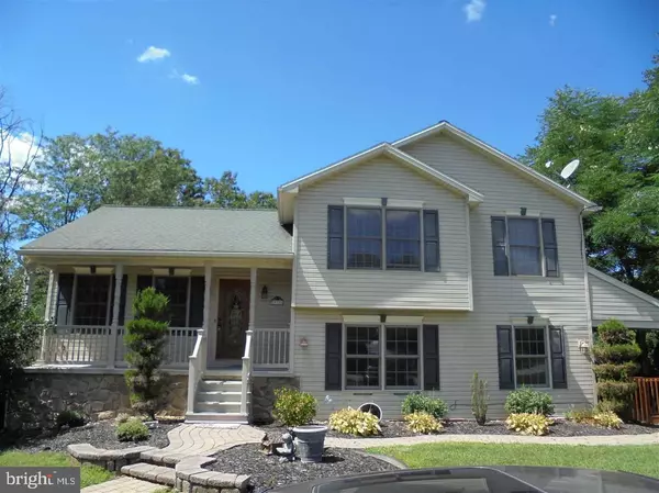Hanover, PA 17331,975 MAPLE LN