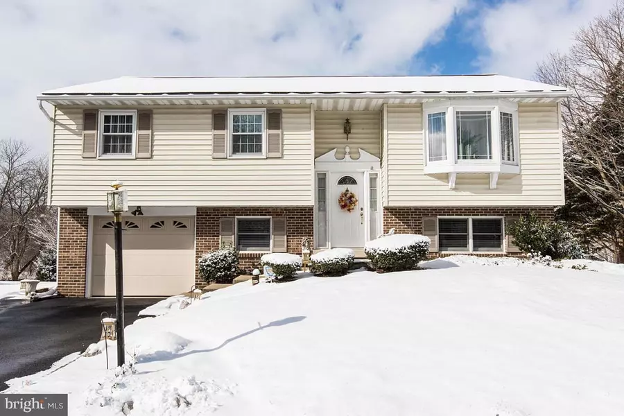 2280 BOB WHITE LN, Lancaster, PA 17601