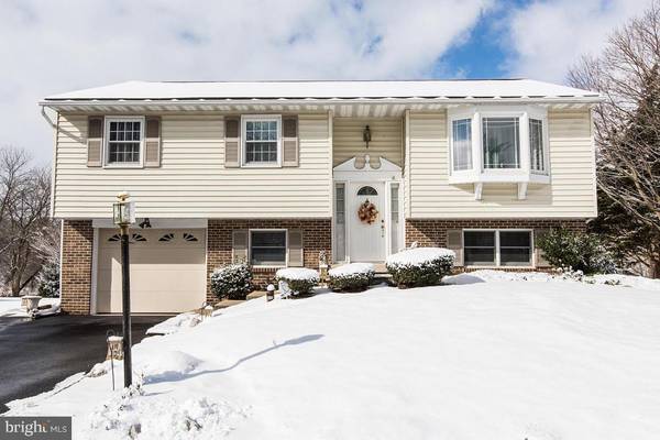 2280 BOB WHITE LN, Lancaster, PA 17601