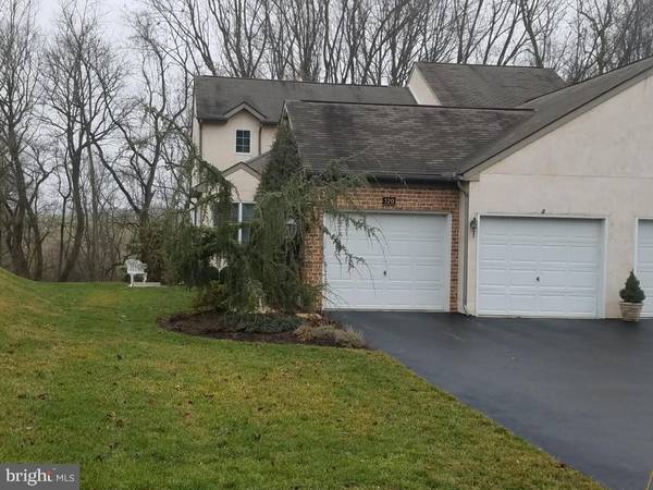 520 THORNGATE PL, Millersville, PA 17551