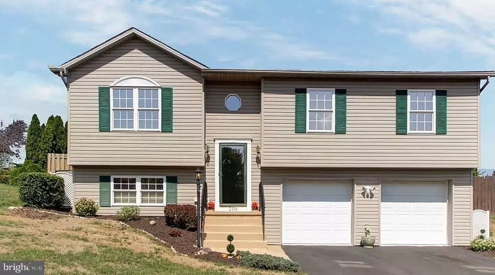 2956 VILLAGE SQUARE DR, Dover, PA 17315