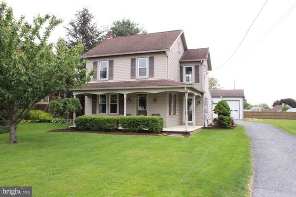 462 E MAIN ST, Leola, PA 17540