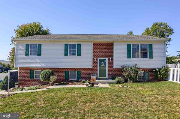 165 ROSALIA CIR, York, PA 17402