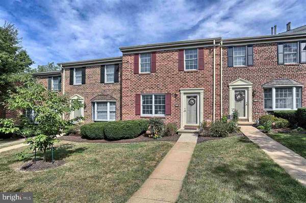 906 CHAMBERS RDG, York Twp, PA 17402