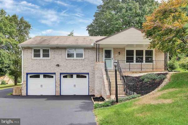 27 WOODLAND DR, Jacobus, PA 17407