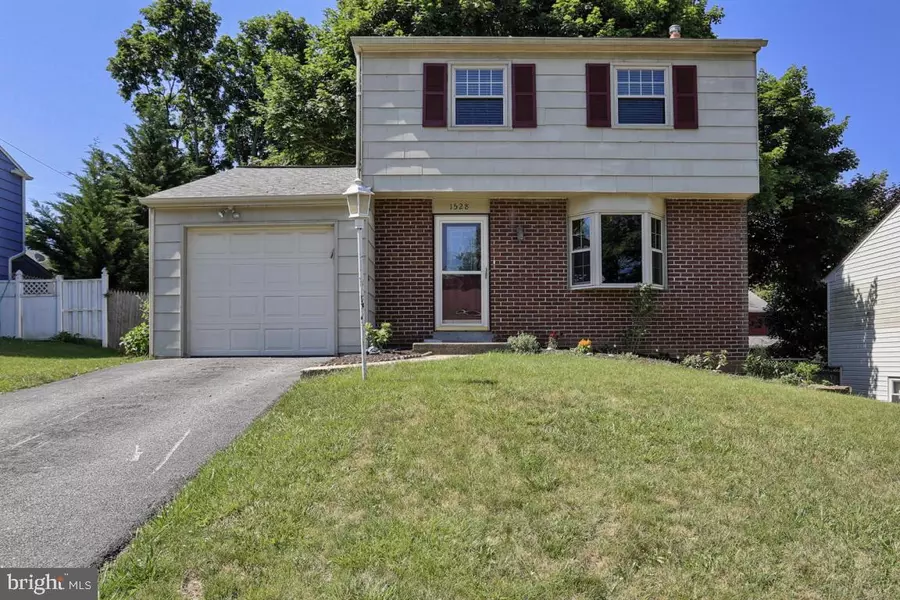 1528 ROBERT RD, Lancaster, PA 17601