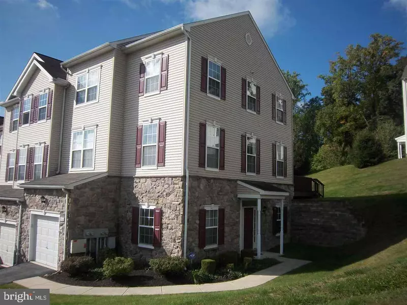 2126 MAPLE CREST BLVD, York, PA 17406