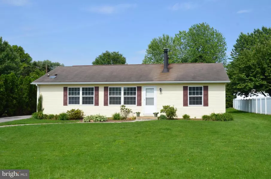 327 DAHLIA RD, Lancaster, PA 17602