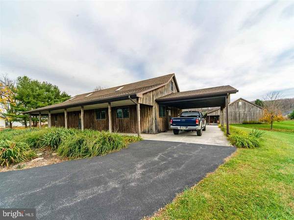 6322 YORK RD, Spring Grove, PA 17362