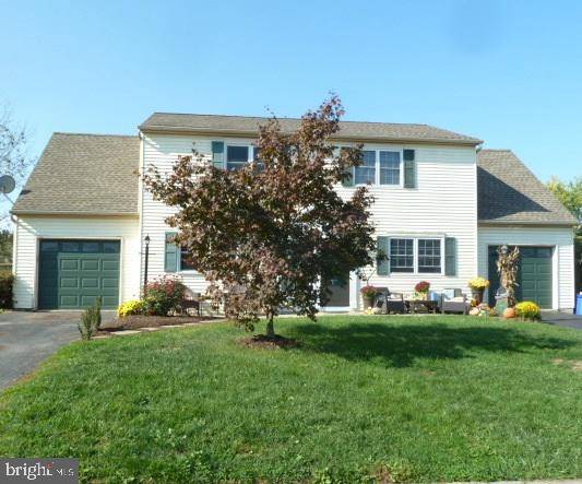 3120 GLEN HOLLOW DR, Dover, PA 17315