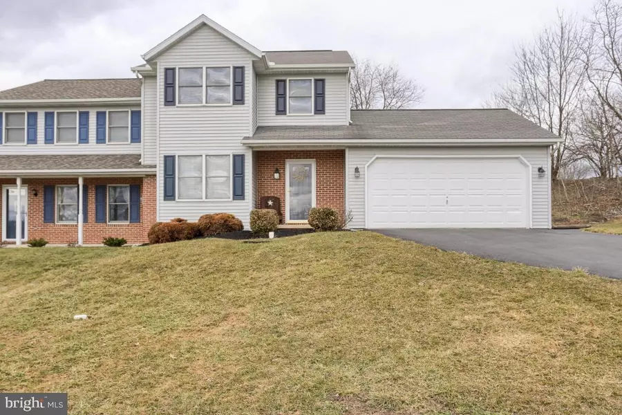 12 EDGEWOOD DR, Lititz, PA 17543