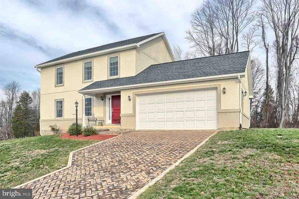 211 WHITE OAK CIR, Mt Holly Springs, PA 17065