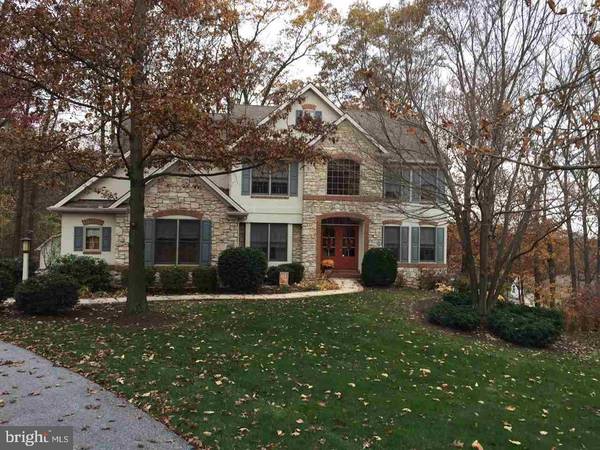 428 SARAH WOODS DR, Red Lion, PA 17356