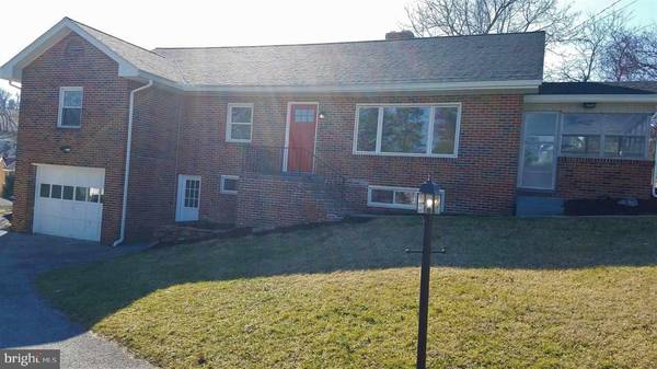 12 HEINDEL AVE, Windsor, PA 17366