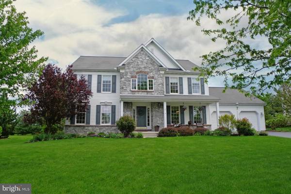 8 FIELD LN, Lititz, PA 17543