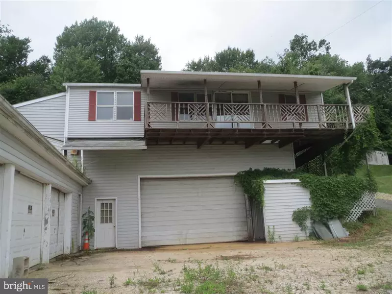 15 LEWIS LN, Felton, PA 17322