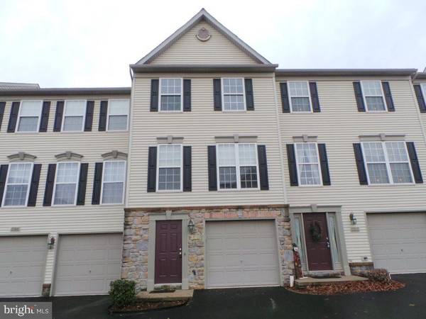 2744 HUNTERS CREST DR, York Twp, PA 17402