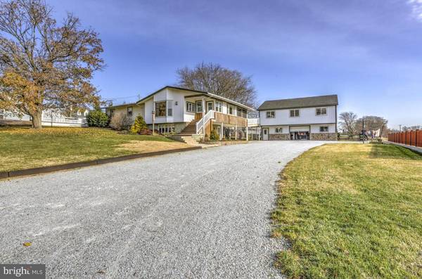 339 S STATE ST, Leola, PA 17540