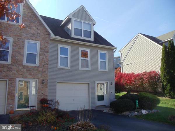 320 OAKRIDGE DR, Mountville, PA 17554