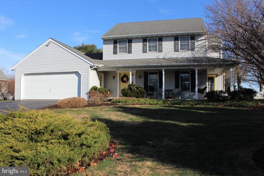 63 N MAPLE AVE, Leola, PA 17540