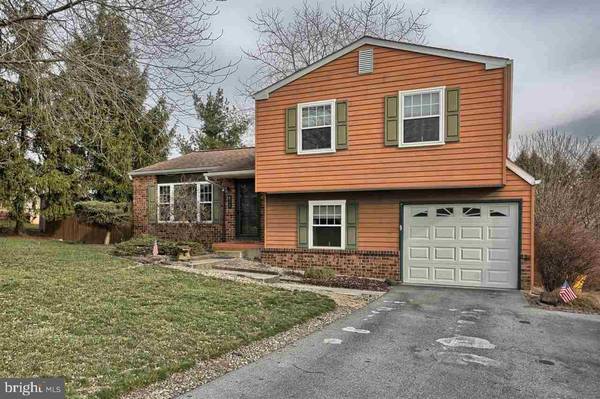 826 LARK DR, Harrisburg, PA 17111