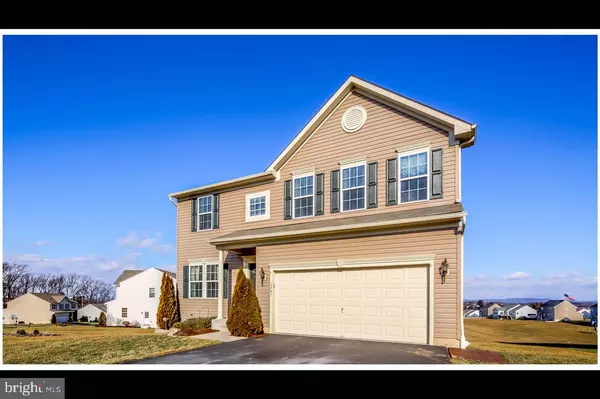 2441 CRYSTAL CLEAR DR, Hanover, PA 17331