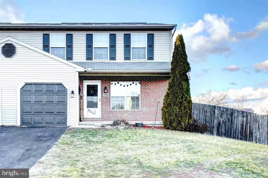 1935 WYATT CIR, Dover, PA 17315