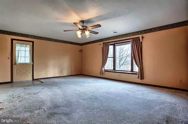 New Oxford, PA 17350,85 COTTAGE LN
